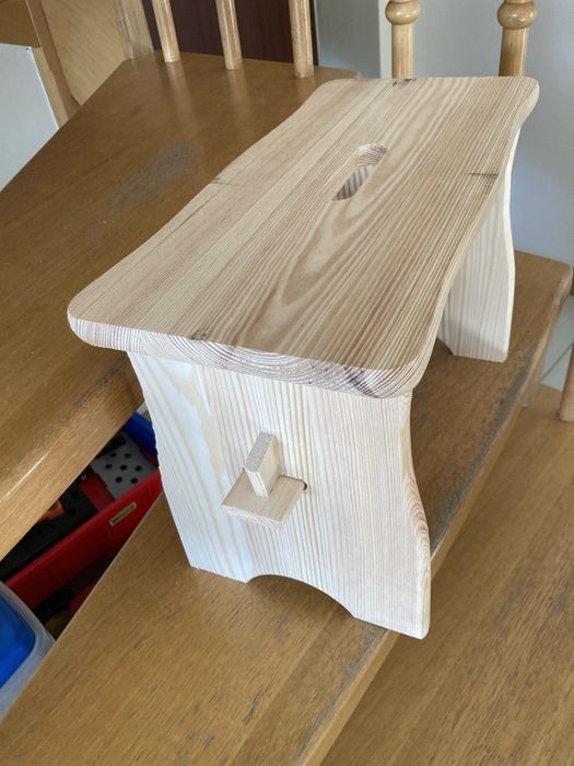 taboret-stołek z litego drewna sosna nie malowany