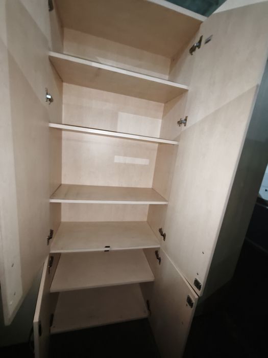 Шафи гардеробна/полиці
