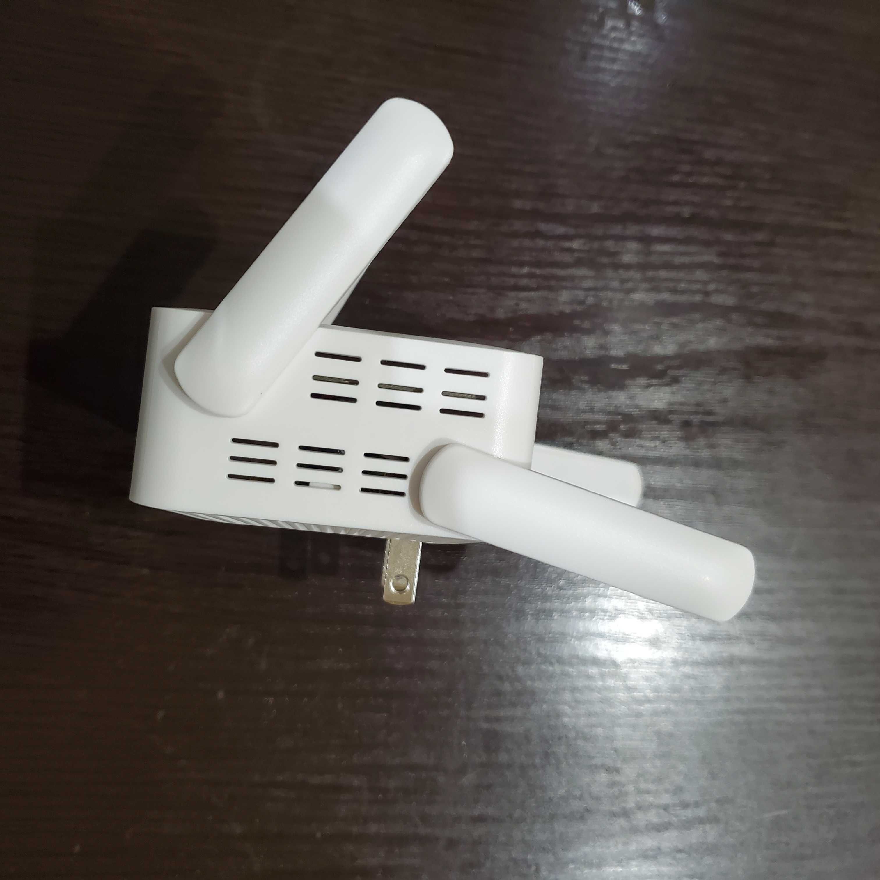 Усилитель-повторитель Repeater Wi-Fi Range Extender 1200Мб/с 2.4G/5.8G
