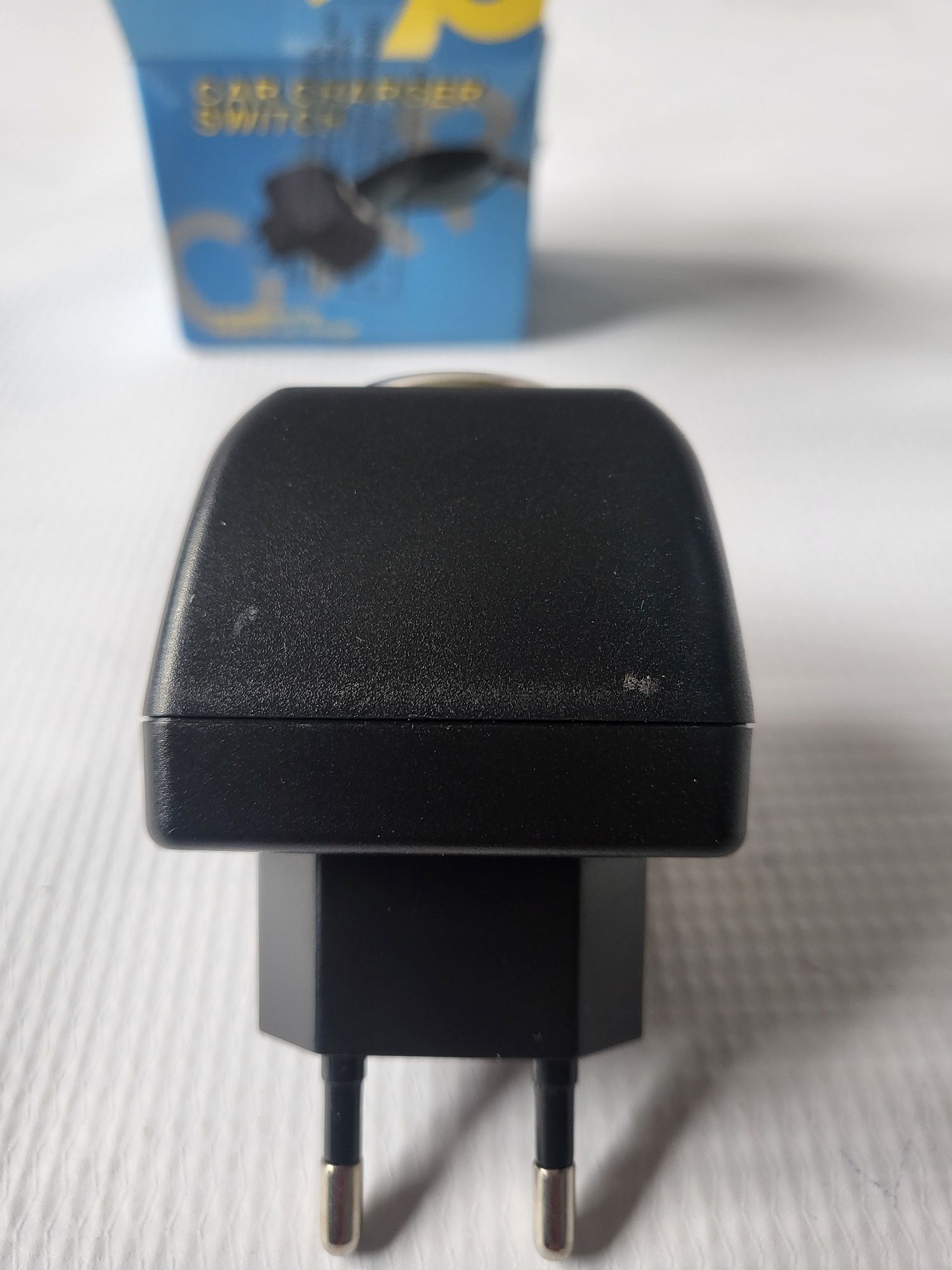 Adapter , przejściówka z 220 V na 12 V