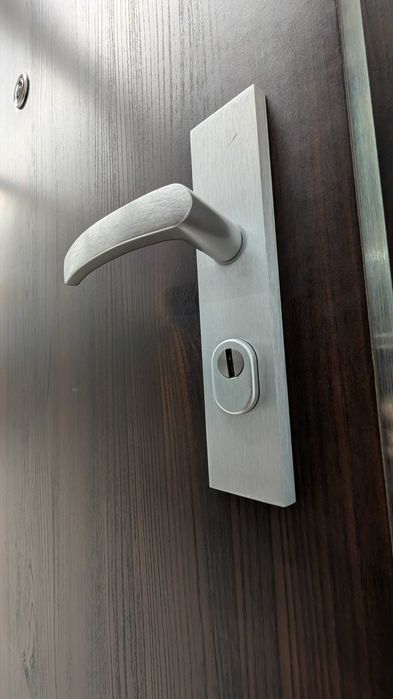 Drzwi Wejściowe do mieszkań C30 L80 otwierane na zew. jesion kawowy