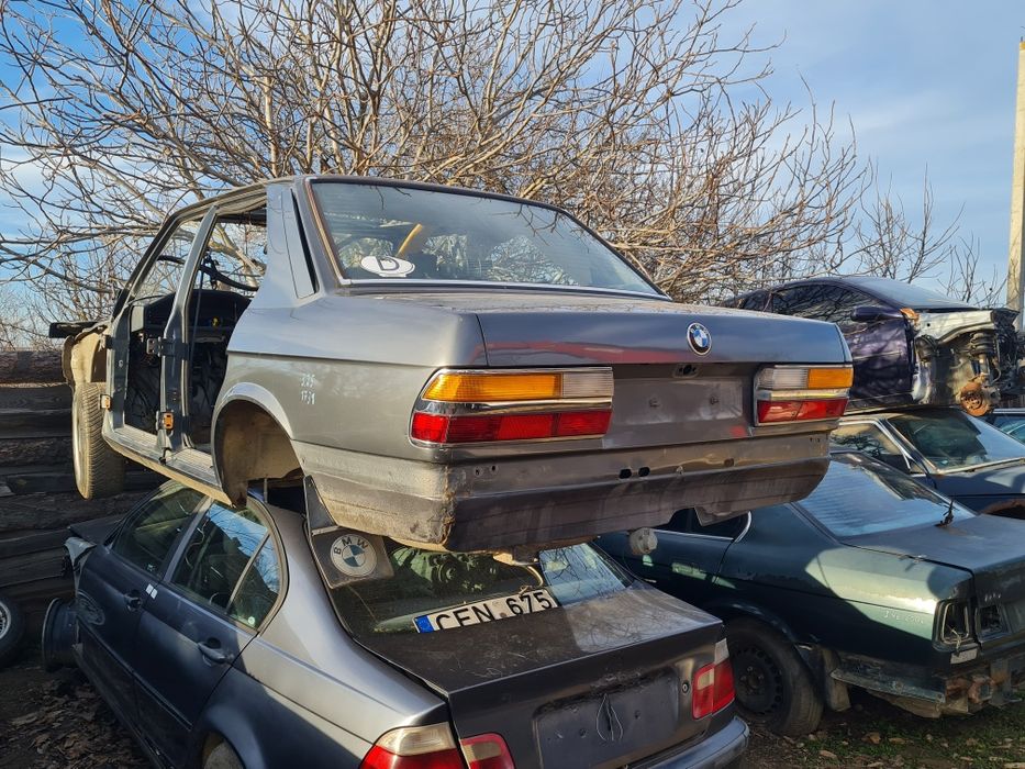 Стойки в сборе    передние 80$пара  БМВ е28.родной пробег 130т км