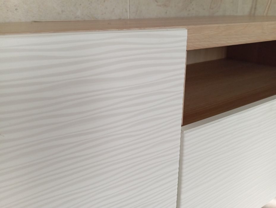 Móvel de TV como novo + oferta de parteleiras "novas"