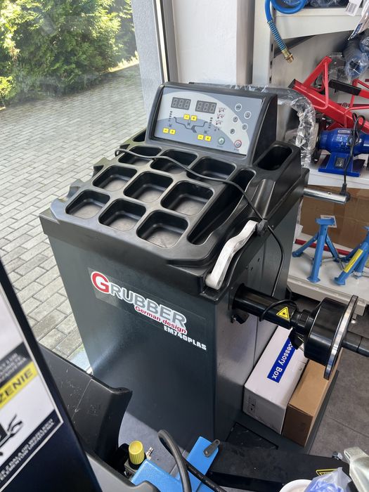 Montażownica do opon plus ramię  i wyważarka