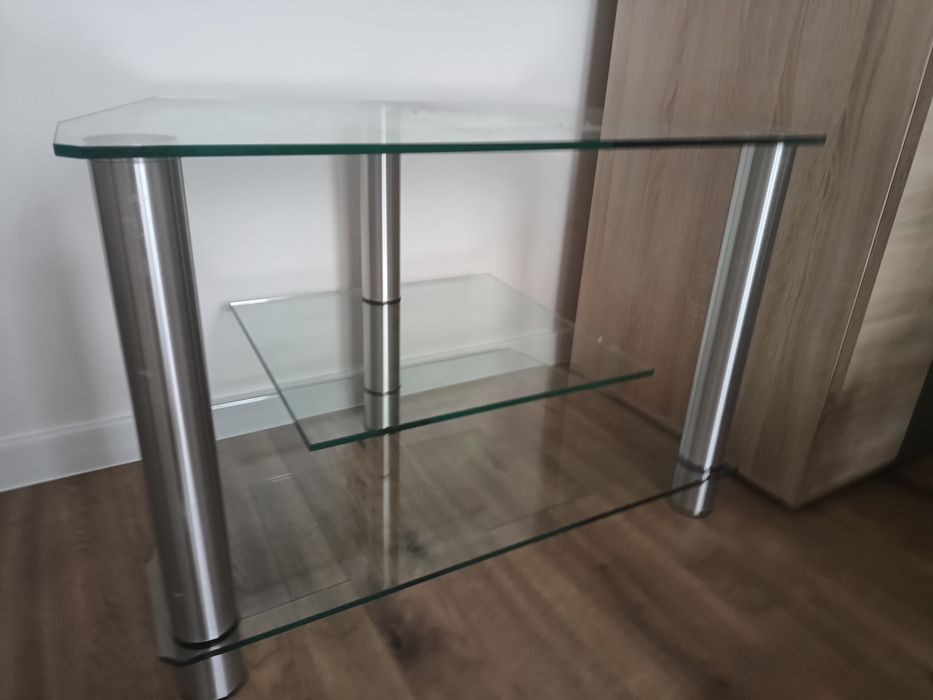 Szklany stolik pod TV