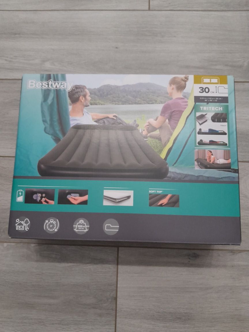 Materac Tritech typu Queen z wbudowaną pompą bateryjną