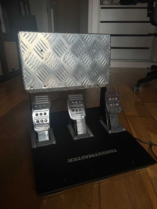 Volante Thrustmaster T300RS + Pedais T3PA-PRO + Extras 3D