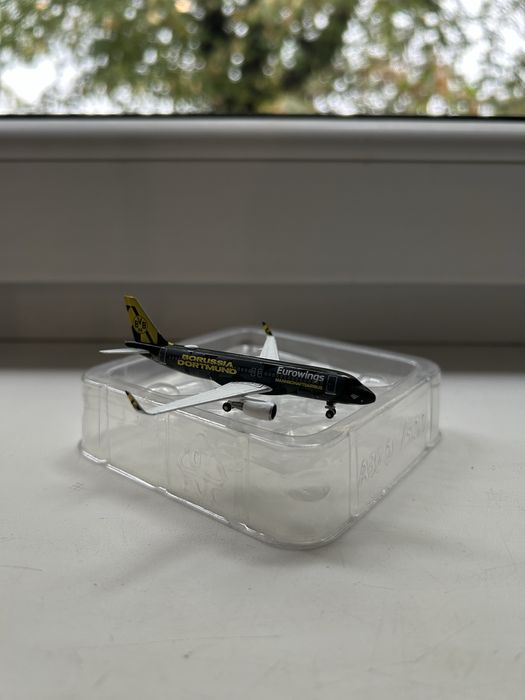 Herpa Model samolotu Eurowings Airbus A320 "BVB" w skali 1:500