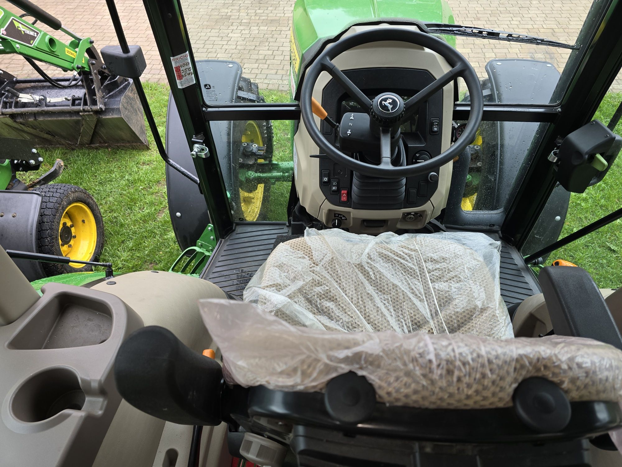 John deere 5075e 440 mth jak nowy .