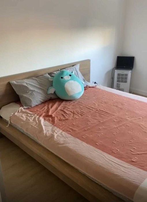 Cama Malm, Excelente Estado, 160 x 200, com Estrado e colchão novo