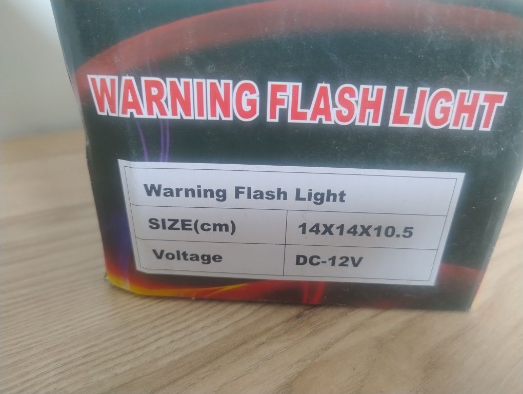 Kogut pomaranczowy lampa błyskowa