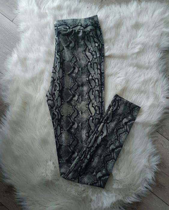 Leginsy czarne wzór węża śliskie obcisłe pretty legs