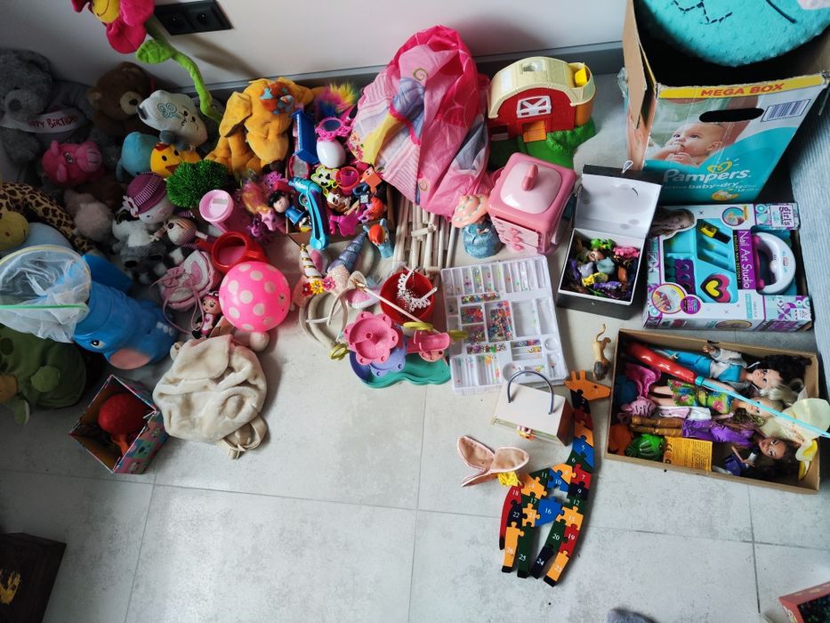 Zestaw zabawek różne różności figurki, gry, farma, szkatułki, lalki