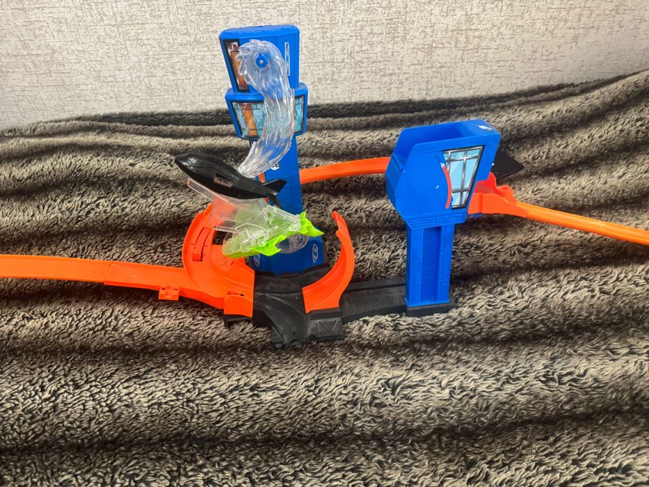 Трек Хотвілс «Аеропорт»