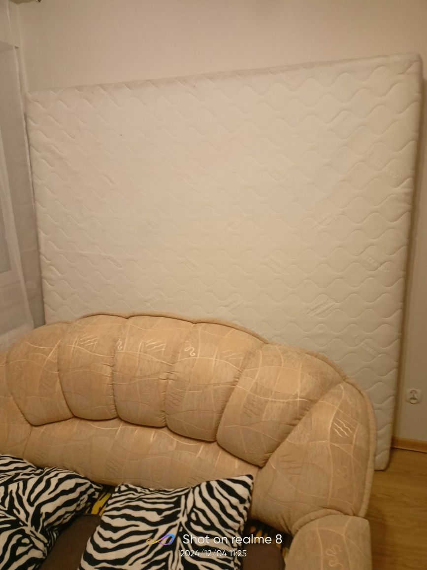 Materac 2metry na 2 metry w dobrym stanie