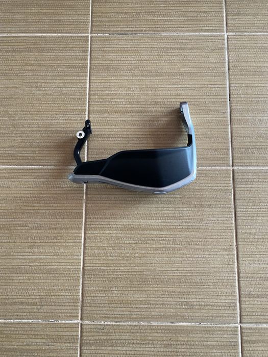 Osłona dłoni (handguard) lewy do motocykla Triumph Scrambler