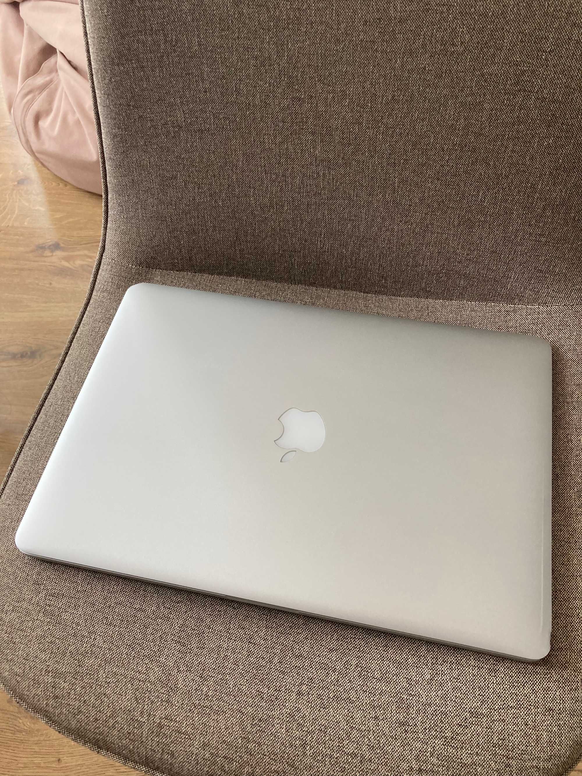 Apple MacBook Pro (Retina, 15-inch, Mid 2015)