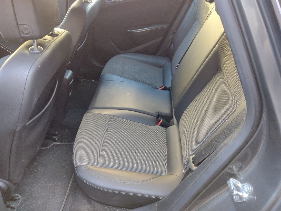 Opel Astra J kombi 09-15 - Fotele przód tył Półskóra + Boczki kpl. EUR