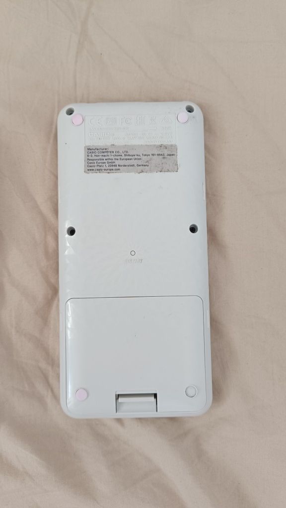 Calculadora gráfica fx-9860GIII em bom estado. Permitida nos exames.