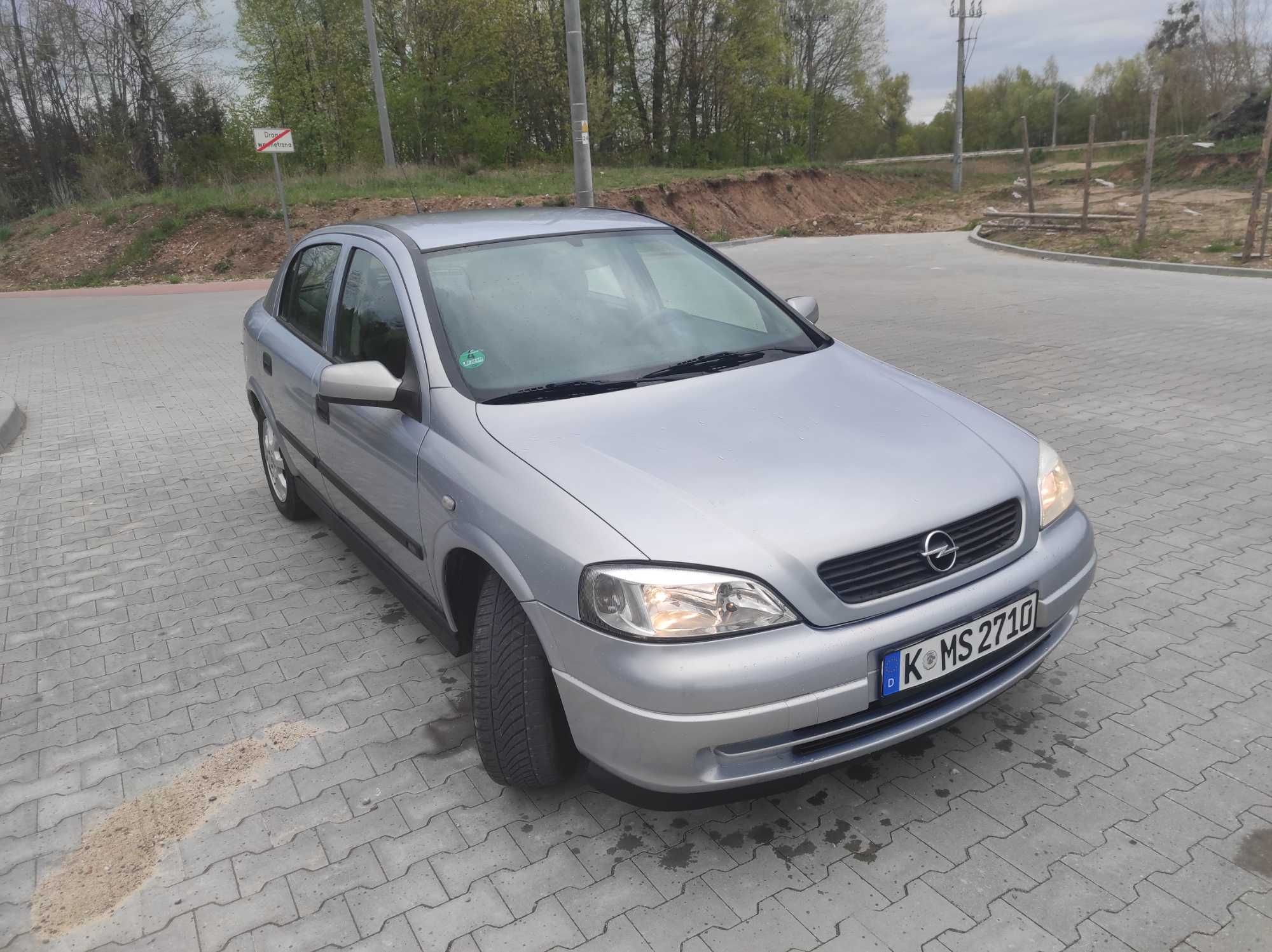 Opel Astra II 1,6 benz,import Niemcy,5 drzwi,8-zaworowy silnik,2003rok