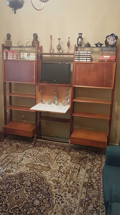 Estante modular vintage anos 60 – madeira maciça com bar embutido