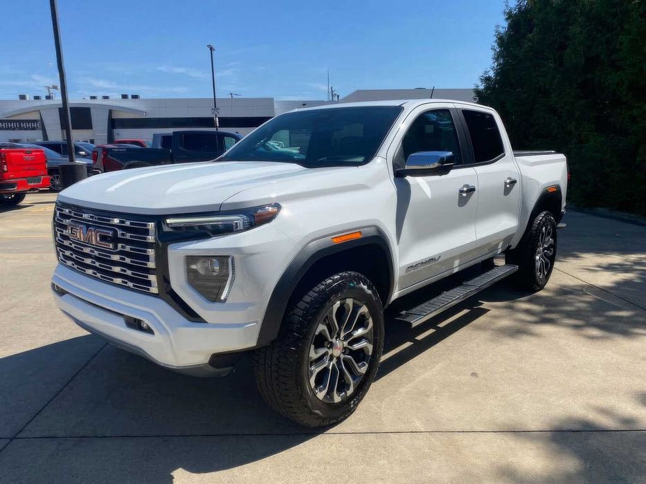 GMC Canyon Denali Crew Cab      2024