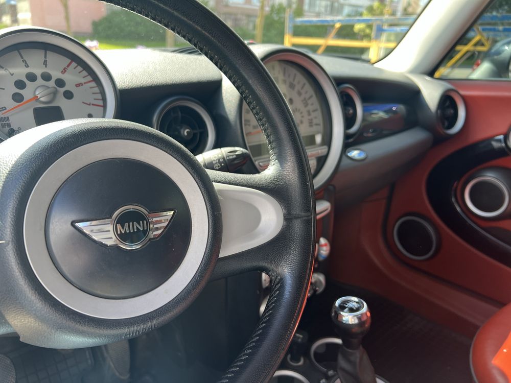 Продам авто Mini Cooper Hatch 2010