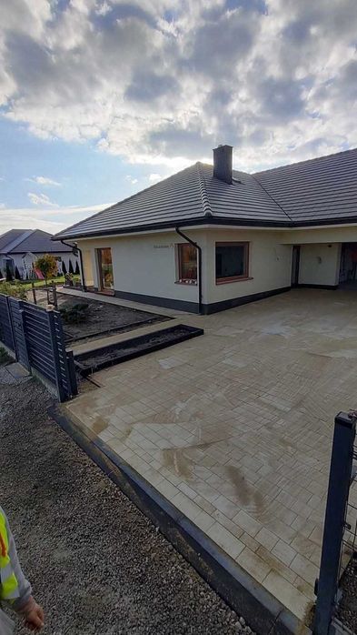 Układanie kostki brukowej i ogrodzenia frontowe,joniec,panelowe,tarasy