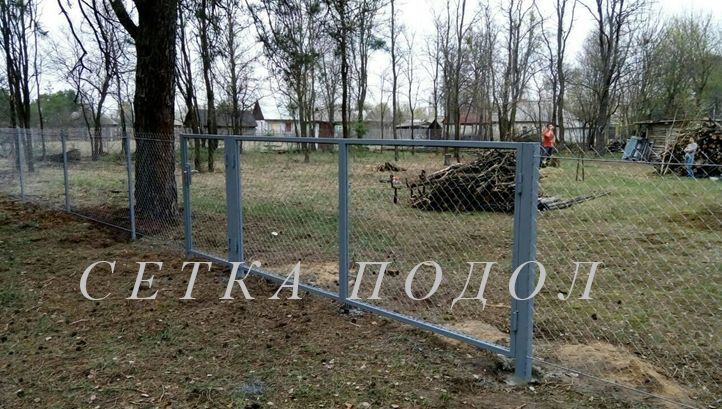 Виготовлення паркана із сітки та профнастила