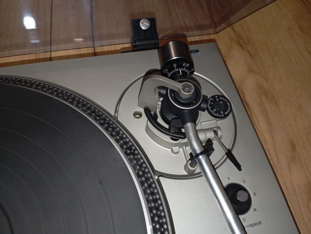 Technics SL 1600 gramofon vintage Linn K5