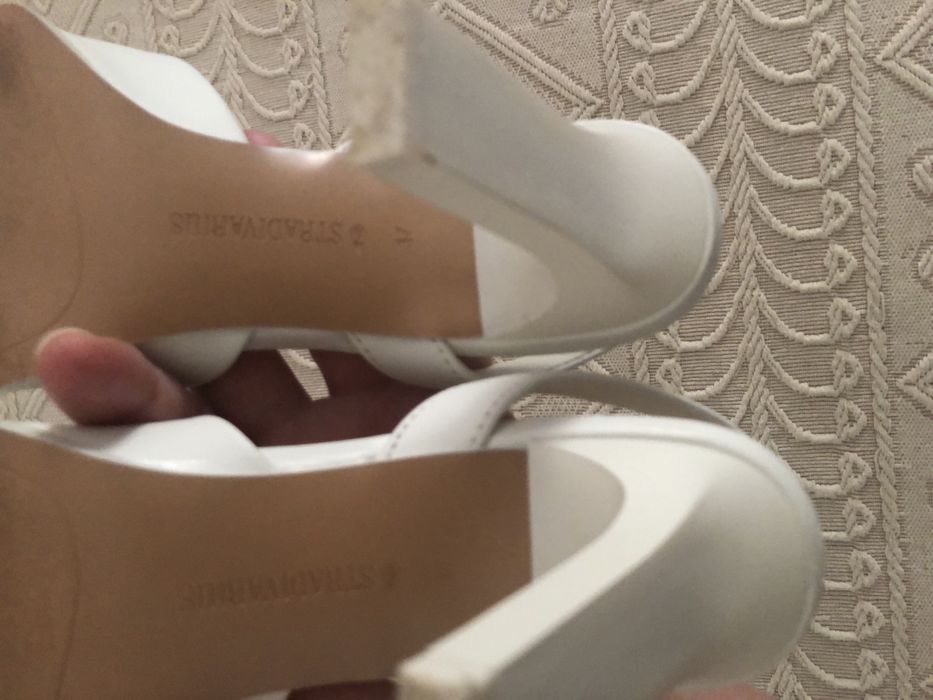 Sapatos brancos salto alto stradivarius