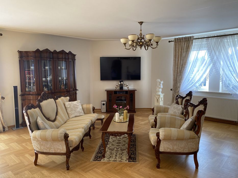 Komplet drewnianych stylowych mebli