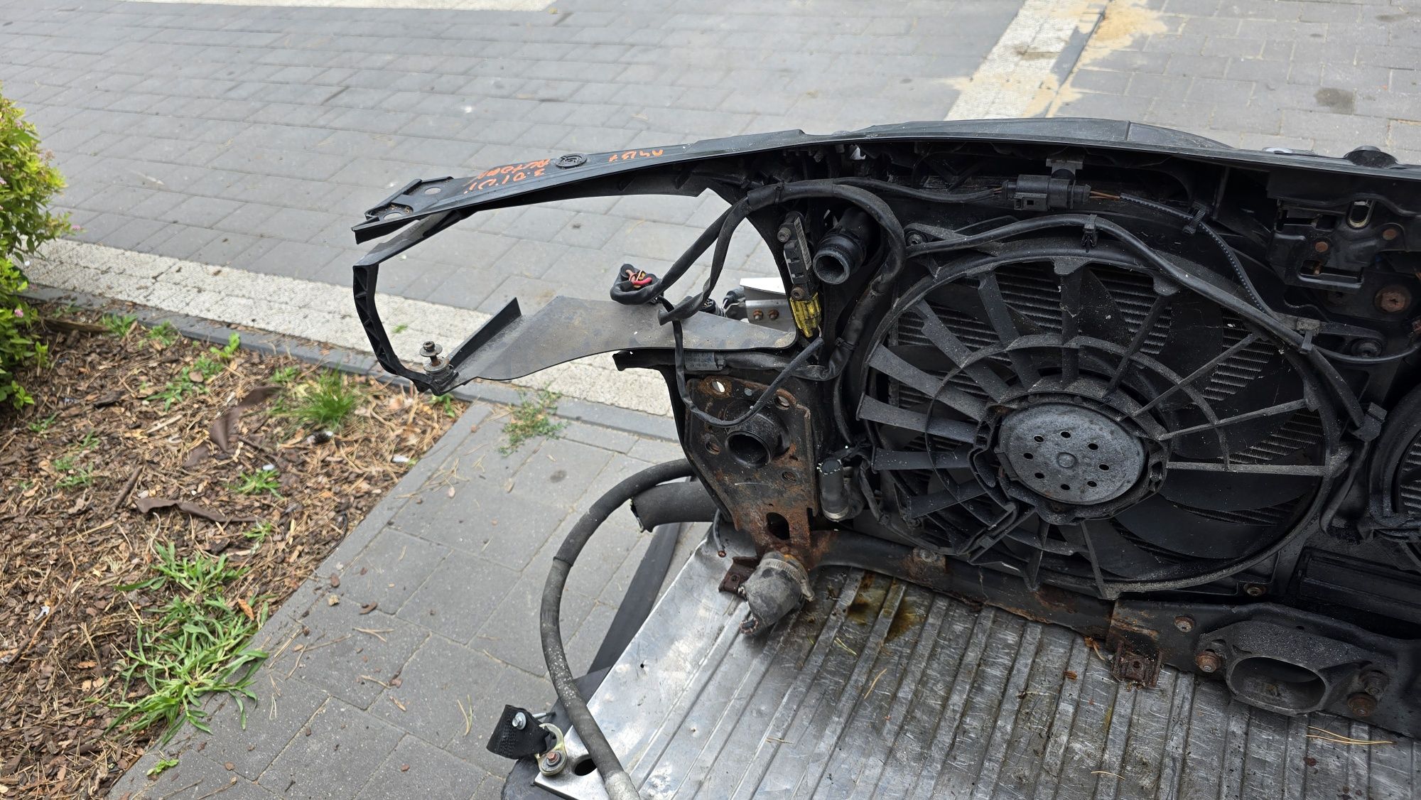 Pas przedni z chłodnicami Audi A4 B7 3.0 tdi Automat