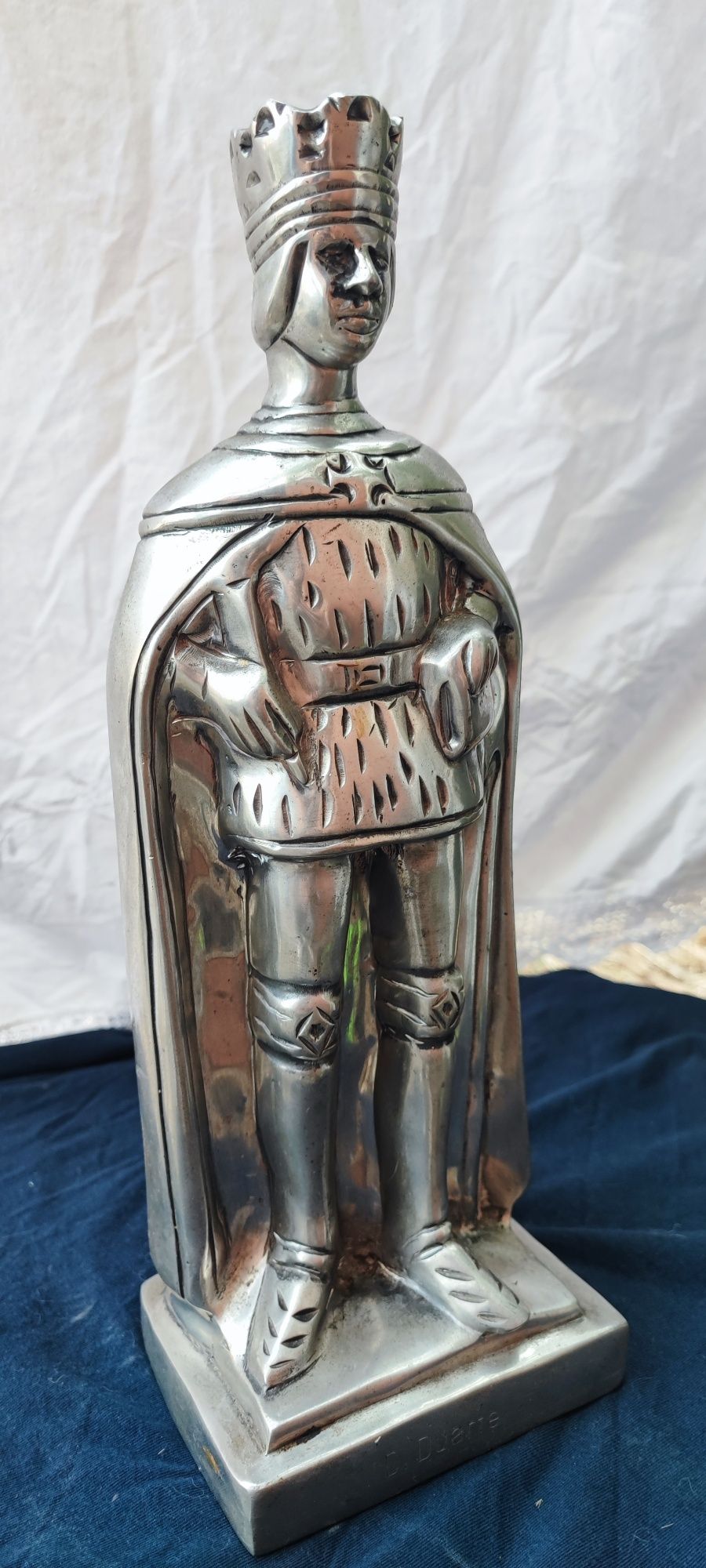 Estátua em estanho maciço