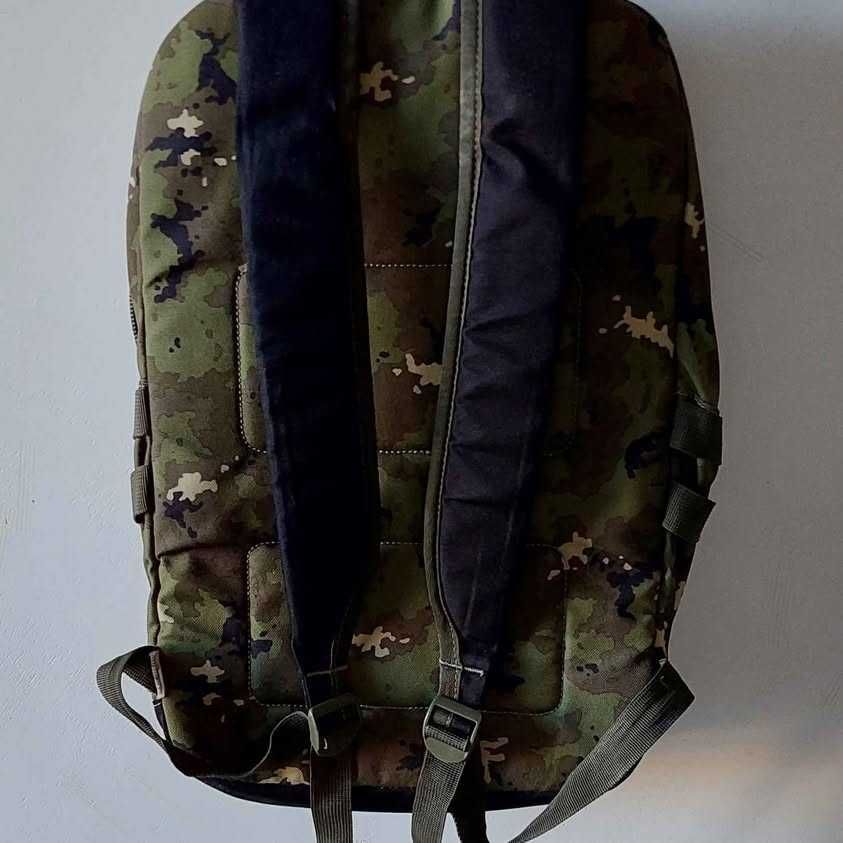 Vendo duas mochilas novas