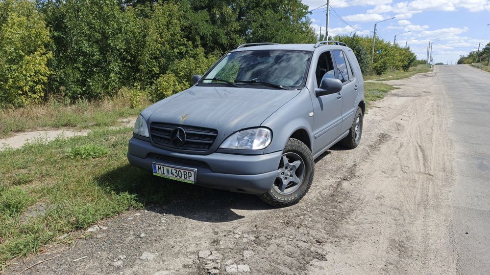 Автомобіль Mercedes ML270 МКПП