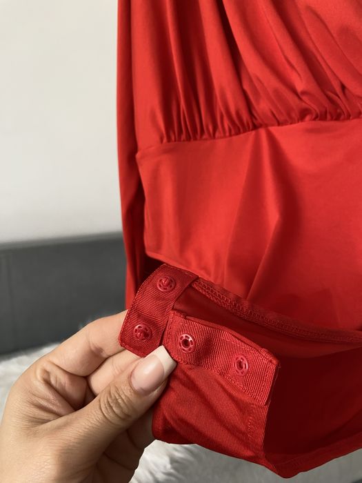 H&M L/40 czerwone body z długimi rękawami