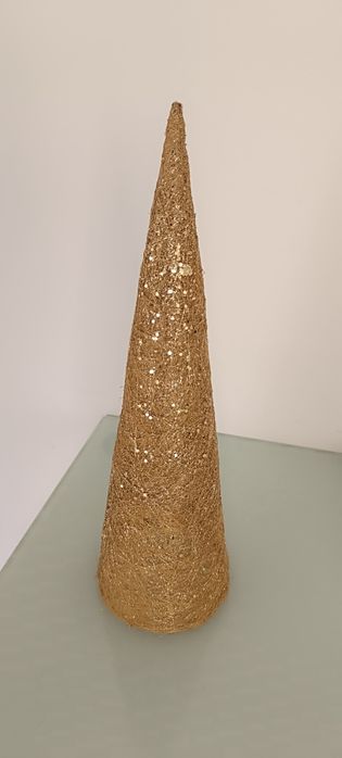 Árvore de Natal dourada usada