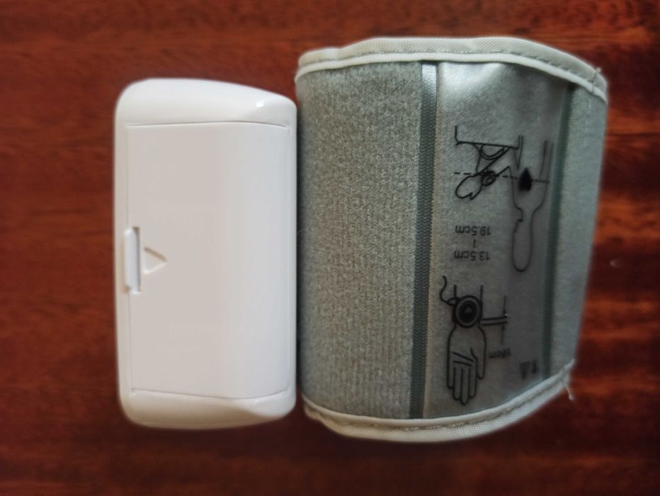 Тонометр автоматичний для вимірювання артеріального тиску на зап'ястя