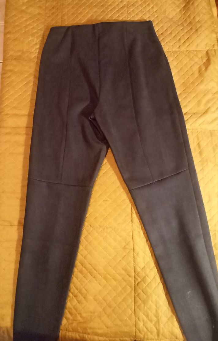 Замшеві брючки ONLY р.40(L)
ONLY
Розмір М (на L теж будуть)