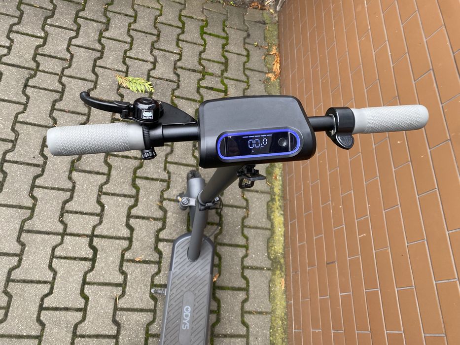 Hulajnoga elektryczna Odys NEO 100 500 W 20 km/h 80km 140kg jak nowa