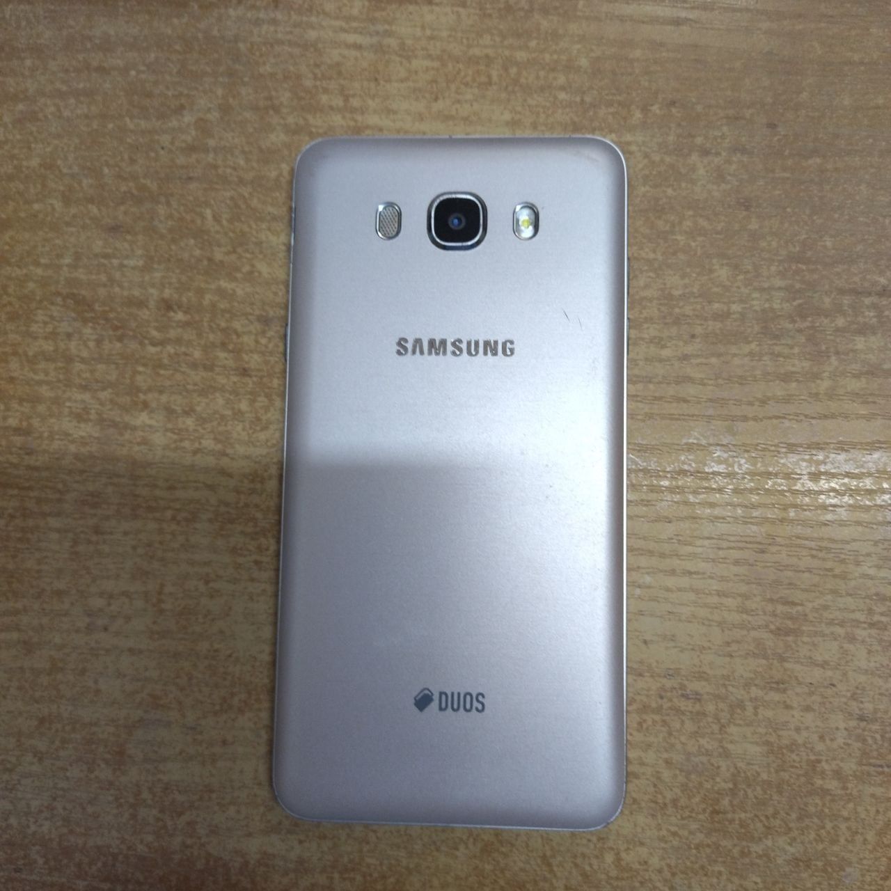 Продам телефон Samsung J7