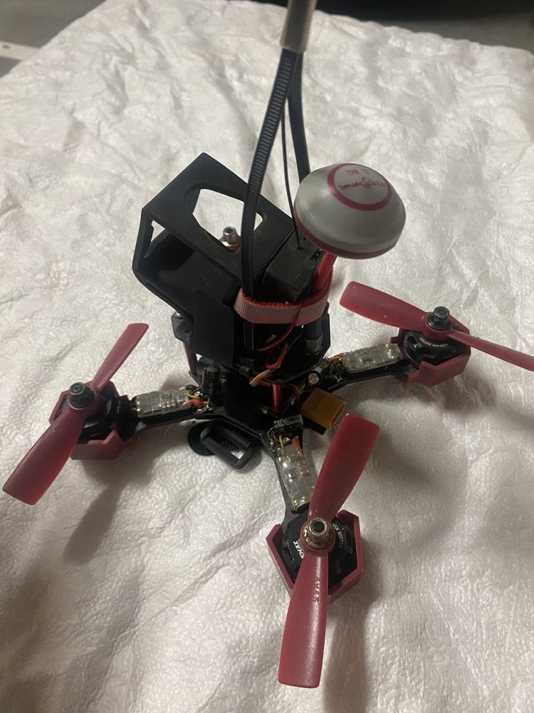 Dron FPV na części