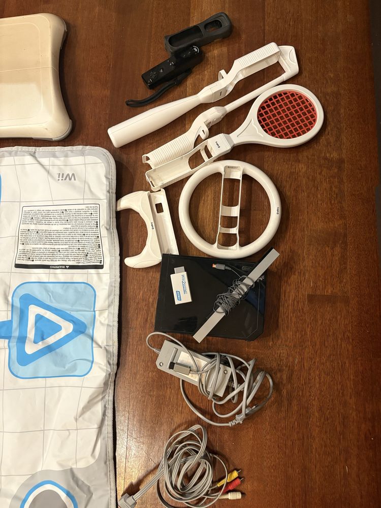 Nintendo Wii komplekt + Fitness Board + Mata taneczna Cena do negocjac