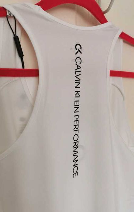 Biały sportowy top Calvin Klein Performance