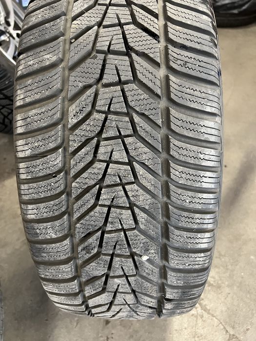 Hankook Winter i*cept evo3 W330 245/45 19
