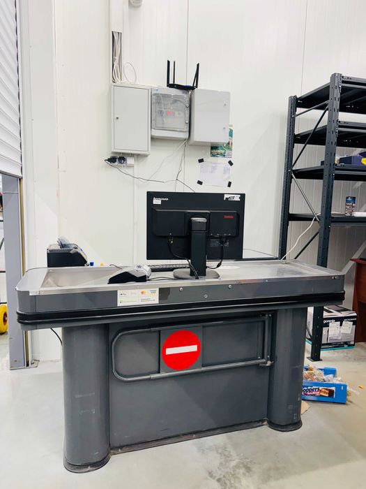 Продаж торгового місця на ринку Шувар, 80 м.кв., (є холодильник)