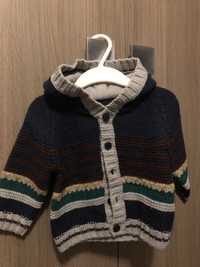 Sweterek z kapturkiem rozpinany  r 74