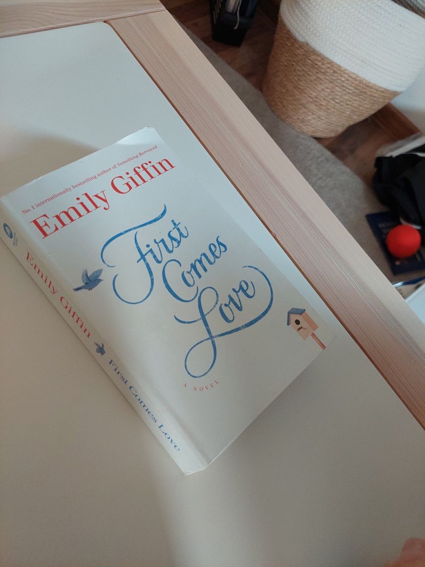 EMILY GIFFIN, First comes love (EN)