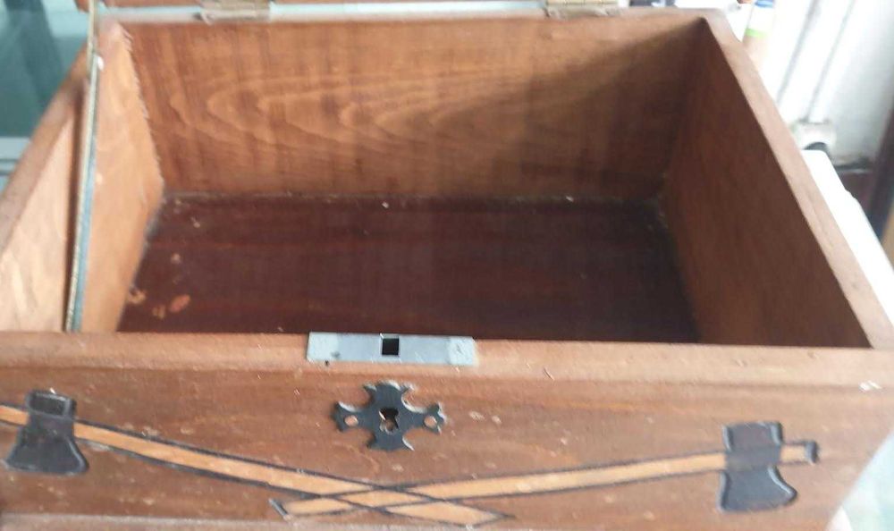 Baú  decorativo antigo, peça única